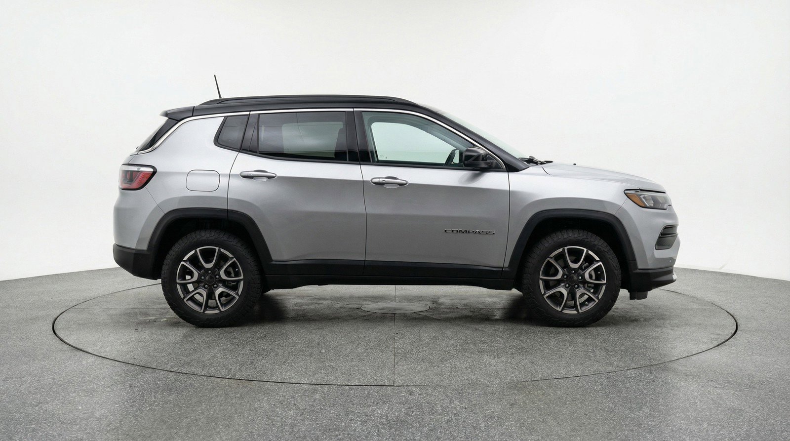 Used 2025 Jeep Compass Trailhawk image 11