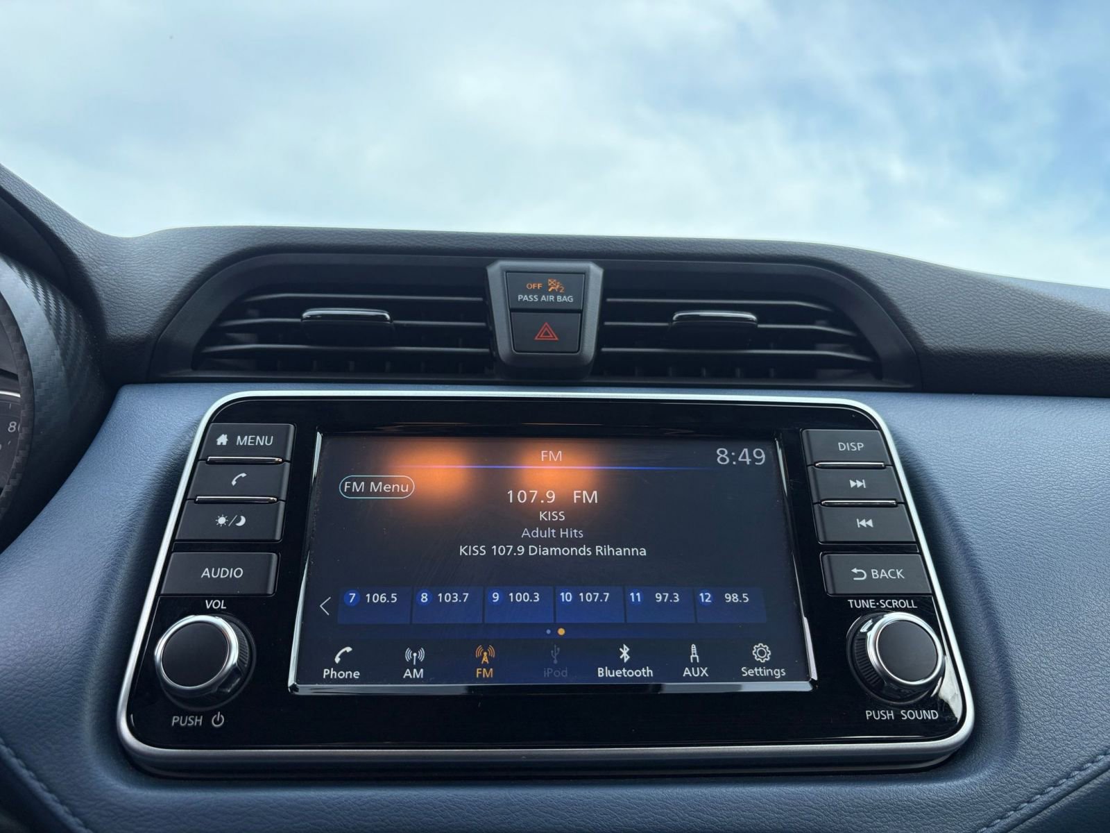 Used 2025 Nissan Versa SV w/ Trunk Package image 20