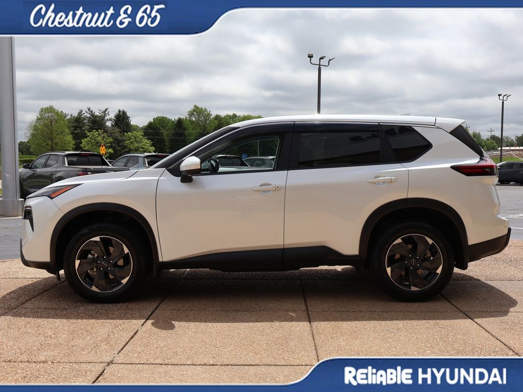 Used 2024 Nissan Rogue SV AWD/4WD image 3