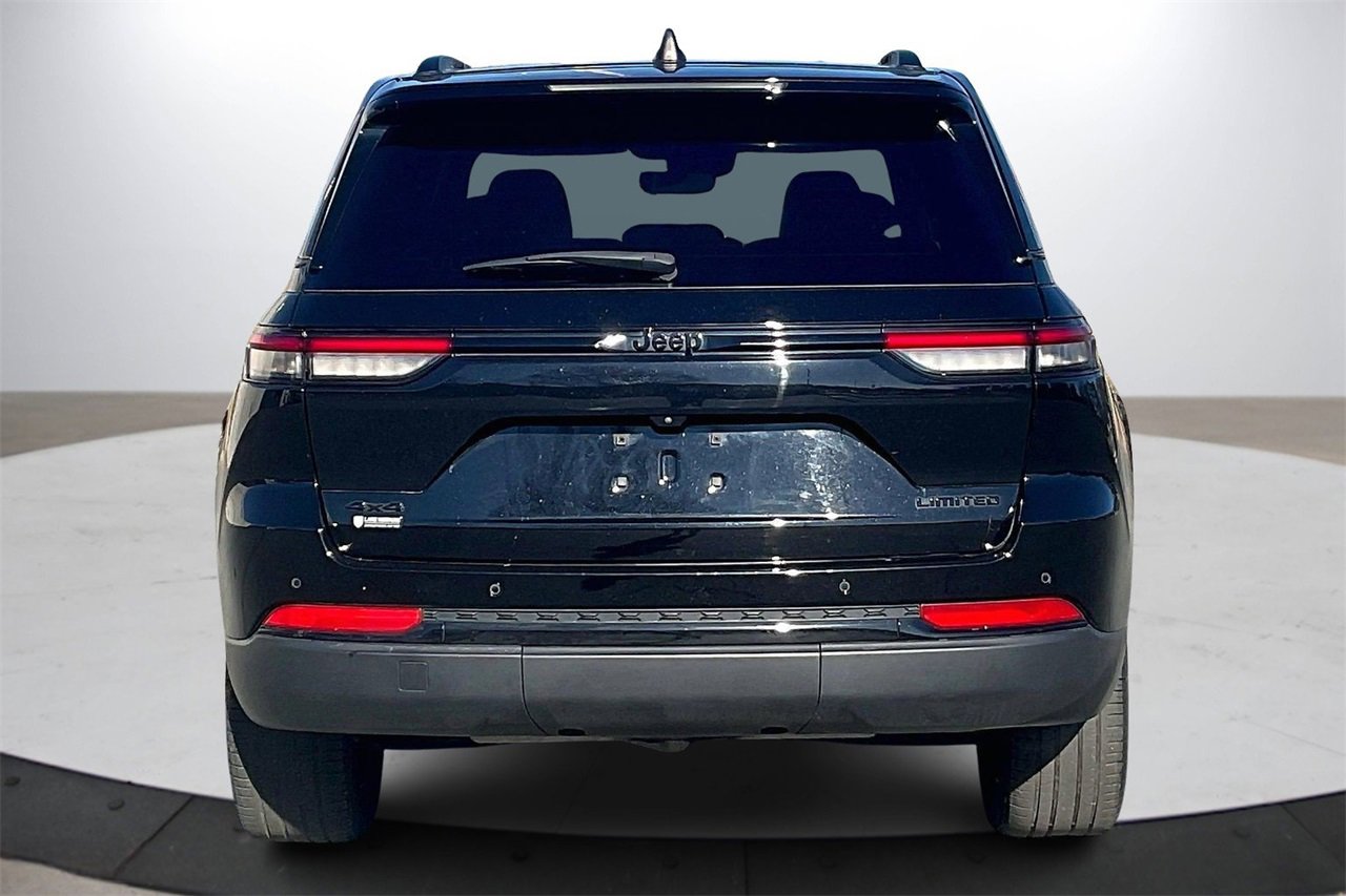 Used 2023 Jeep Grand Cherokee Limited w/ Black Appearance Package image 7