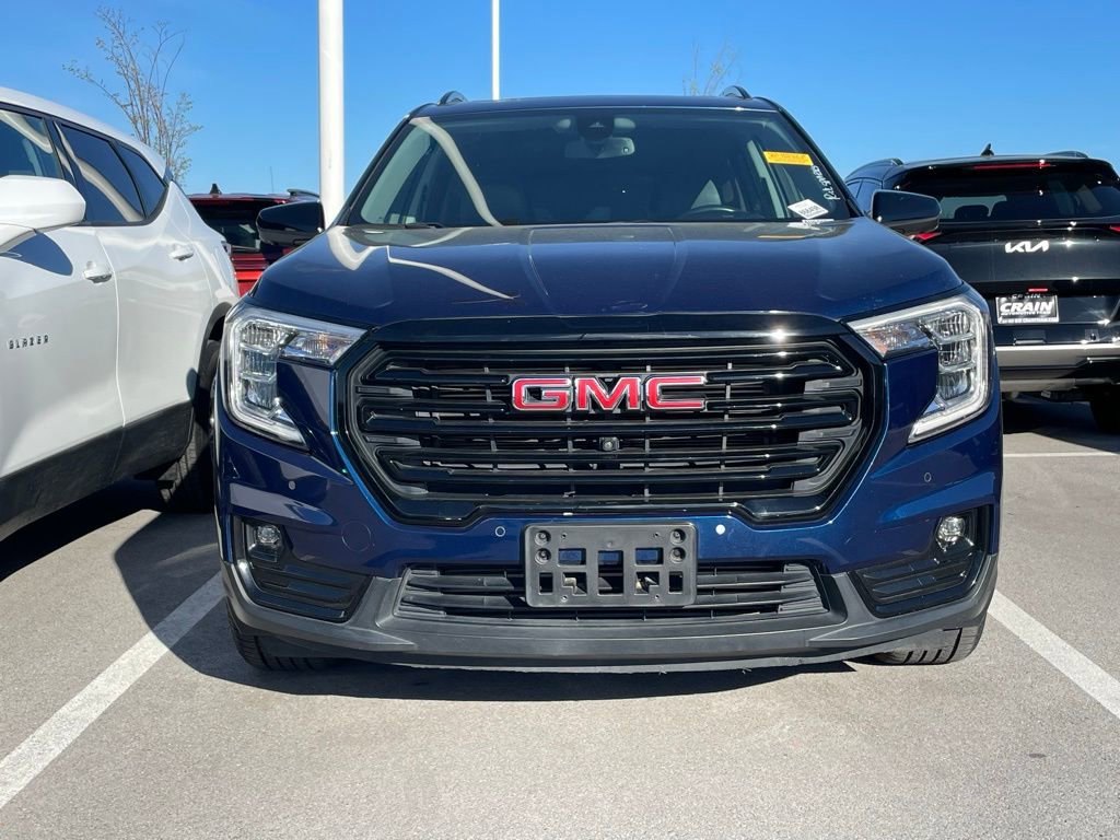 Used 2022 GMC Terrain SLT w/ Tech Package image 2
