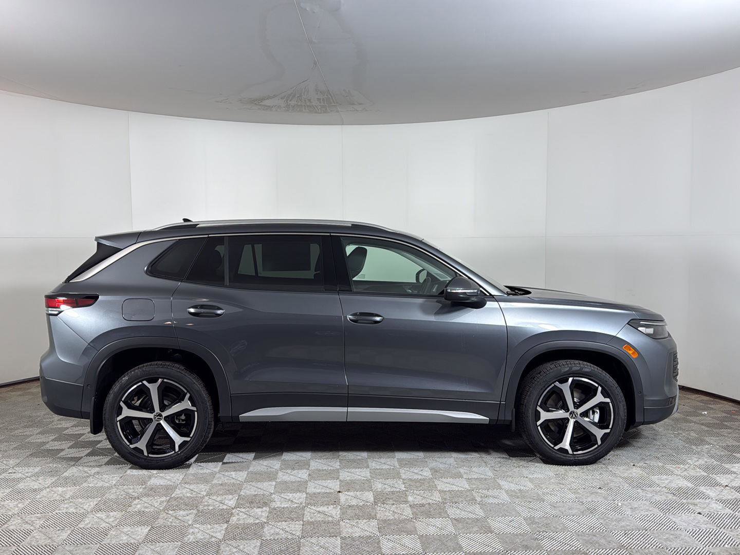 New 2026 Volkswagen Tiguan SE AWD/4WD image 7