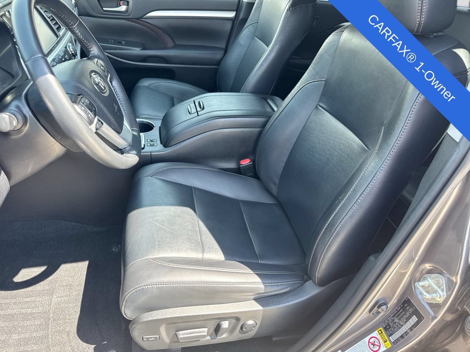 Used 2019 Toyota Highlander XLE w/ Carpet Mat Package (TMS) AWD/4WD image 18