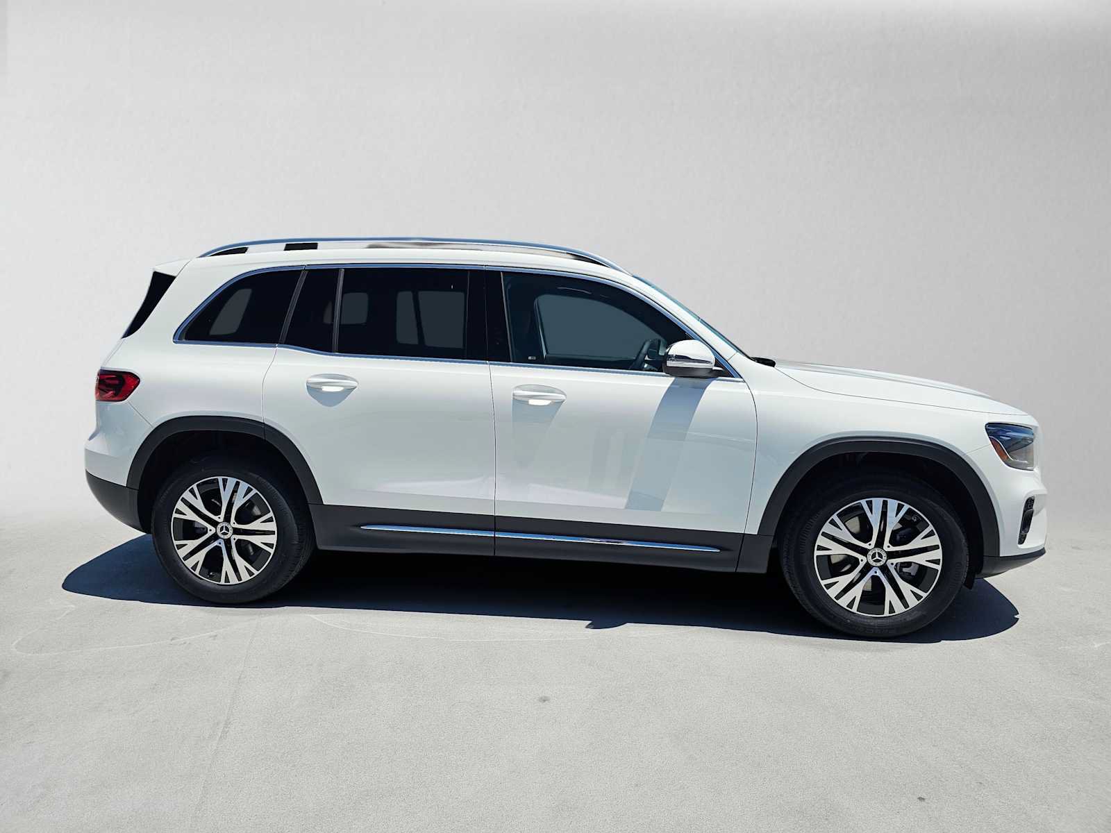 New 2026 Mercedes-Benz GLB 250 image 2