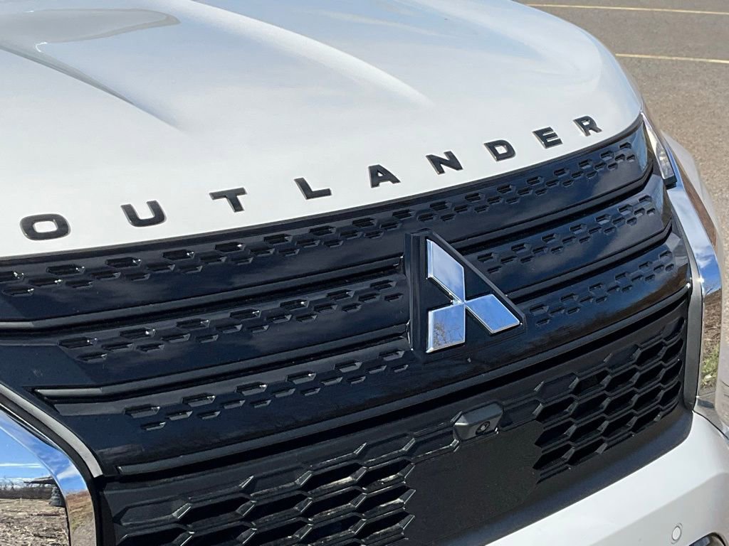Used 2023 Mitsubishi Outlander SE Black Edition image 25