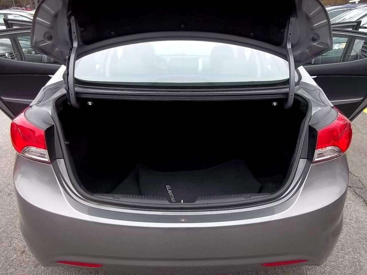 Used 2013 Hyundai Elantra Limited w/ Technology Pkg image 32