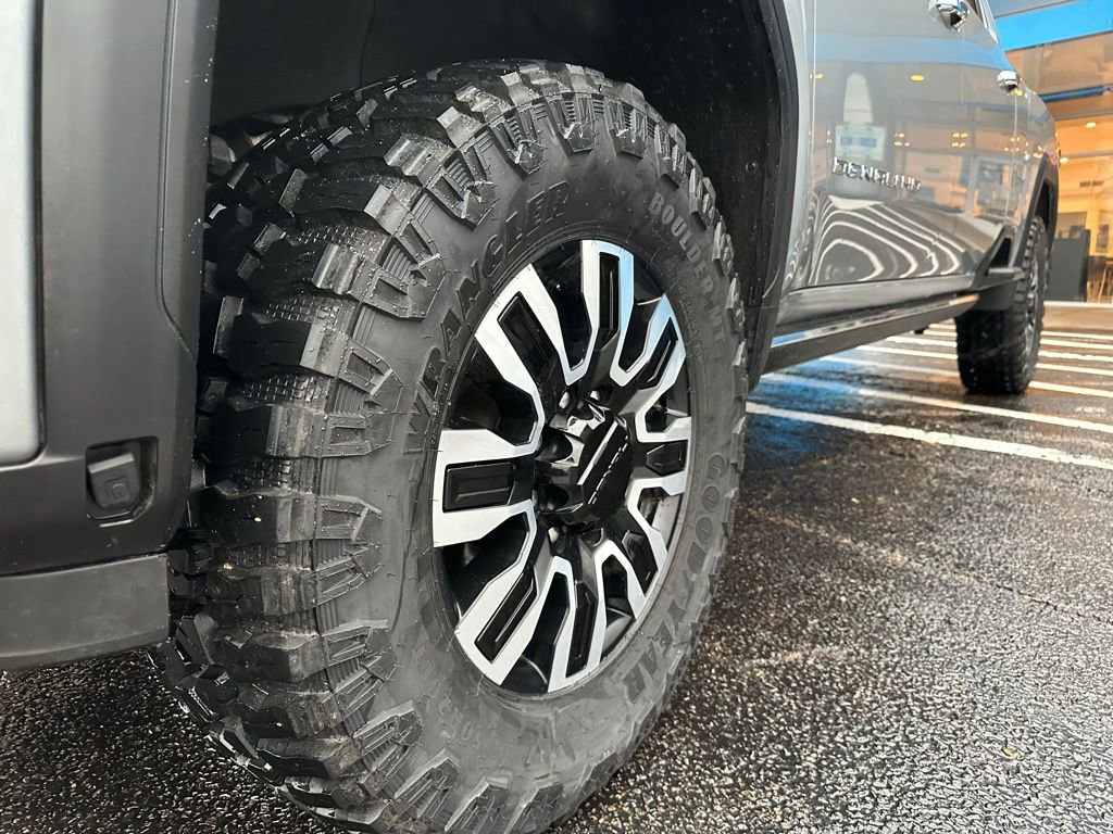 Used 2024 GMC Sierra 2500 Denali Ultimate image 9