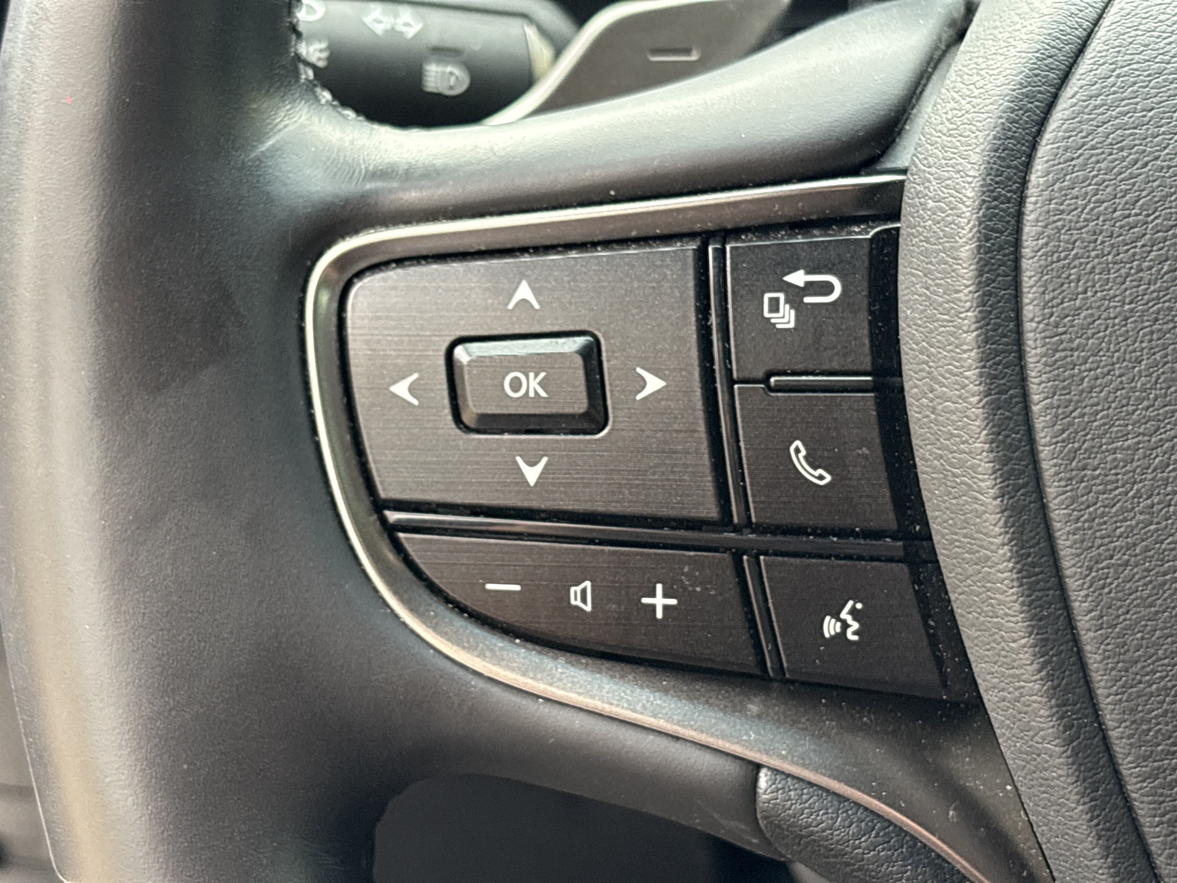 Certified 2022 Lexus ES 300h w/ Accessory Package FWD image 19