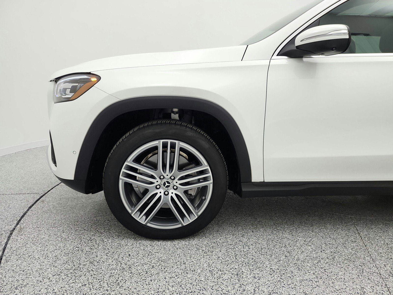 Certified 2025 Mercedes-Benz GLS 450 4MATIC image 24