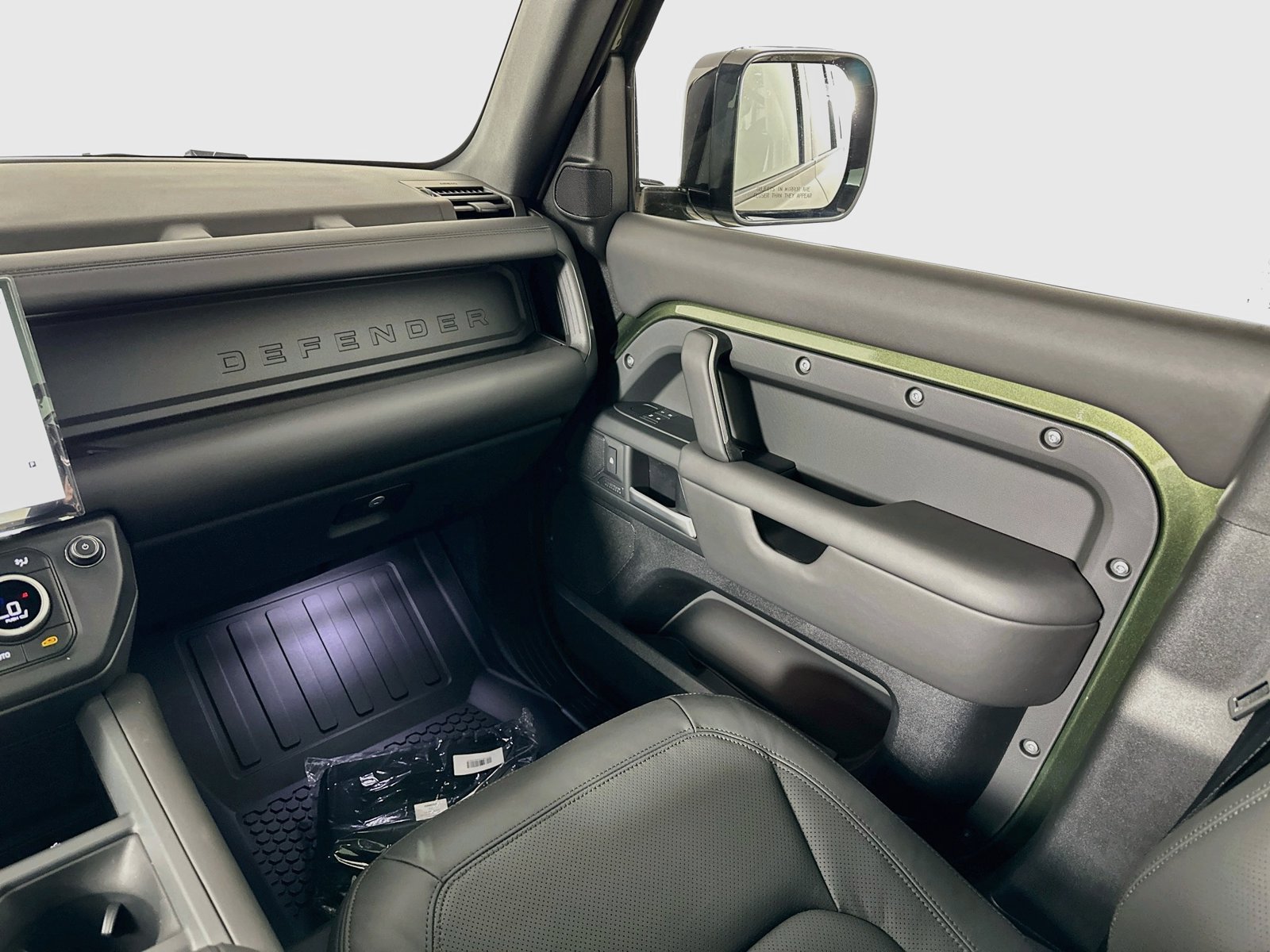 New 2026 Land Rover Defender 110 X-Dynamic SE AWD/4WD image 24