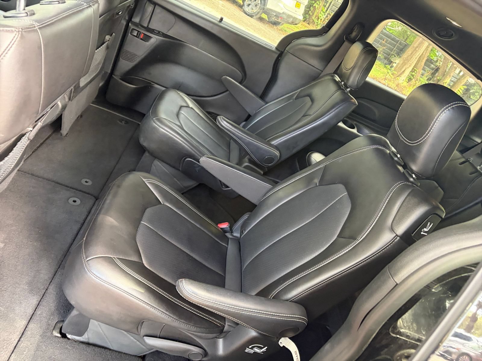 Used 2025 Chrysler Pacifica Select FWD image 41