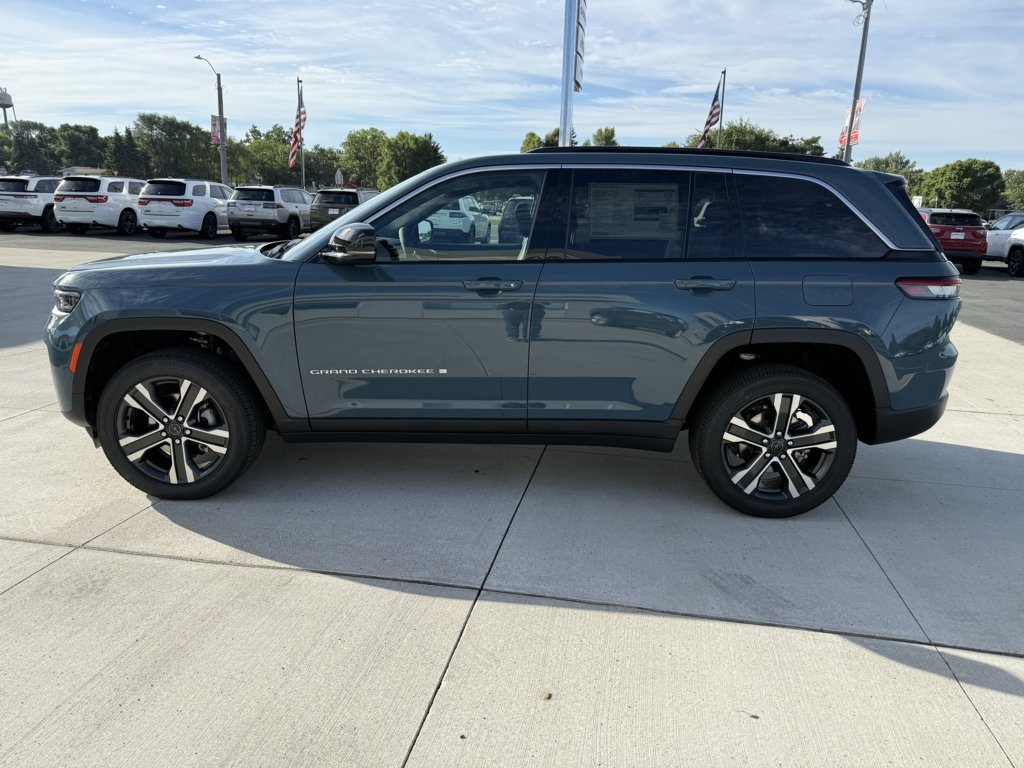 New 2027 Jeep Grand Cherokee Limited w/ Trailer Tow Package AWD/4WD image 5
