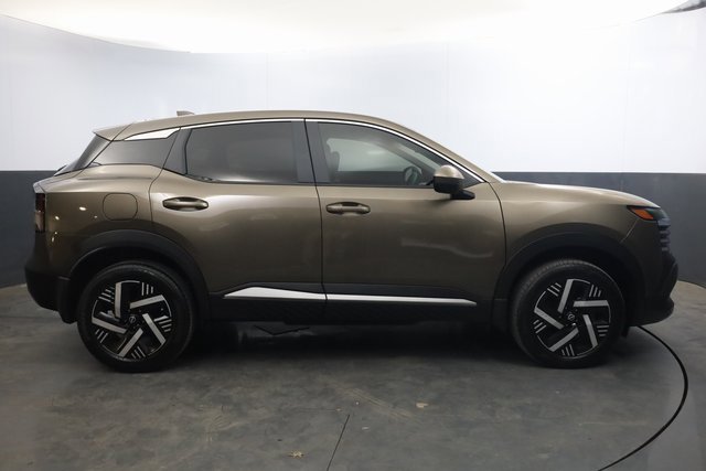 Used 2025 Nissan Kicks SV image 4