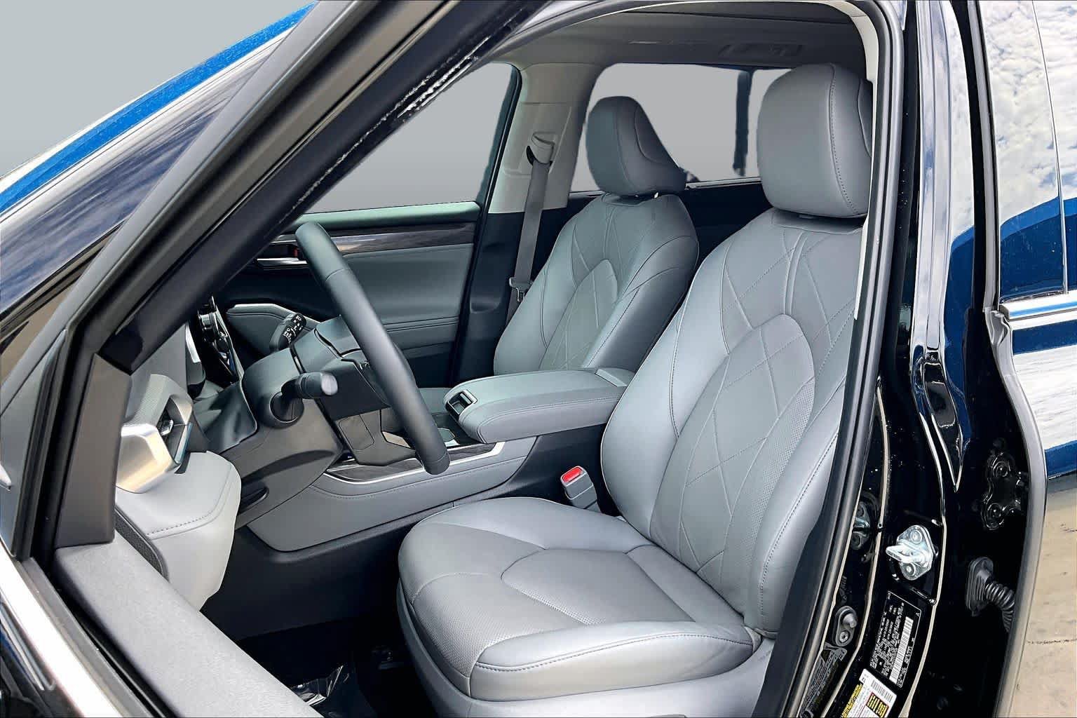 Used 2025 Toyota Highlander Platinum AWD/4WD image 8