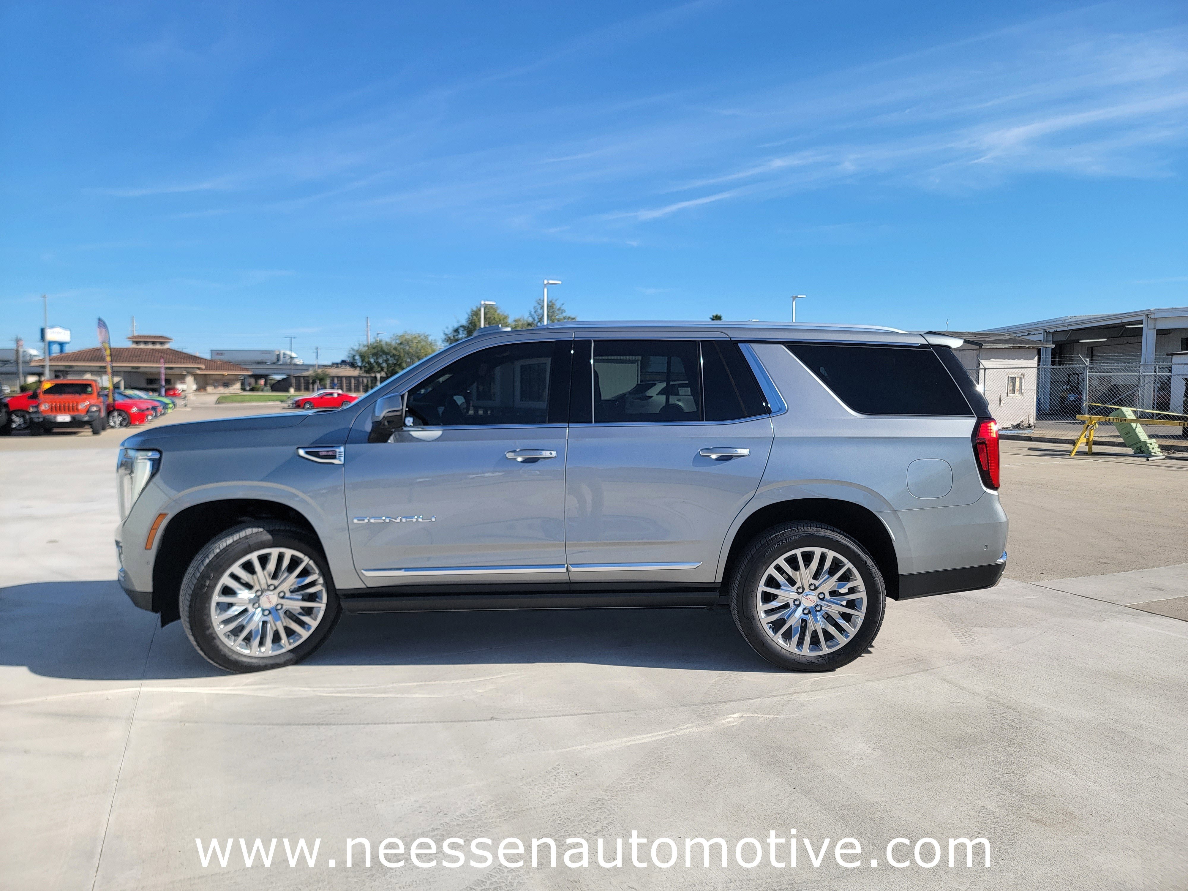 Used 2025 GMC Yukon Denali w/ Sun & Power Step Package image 4