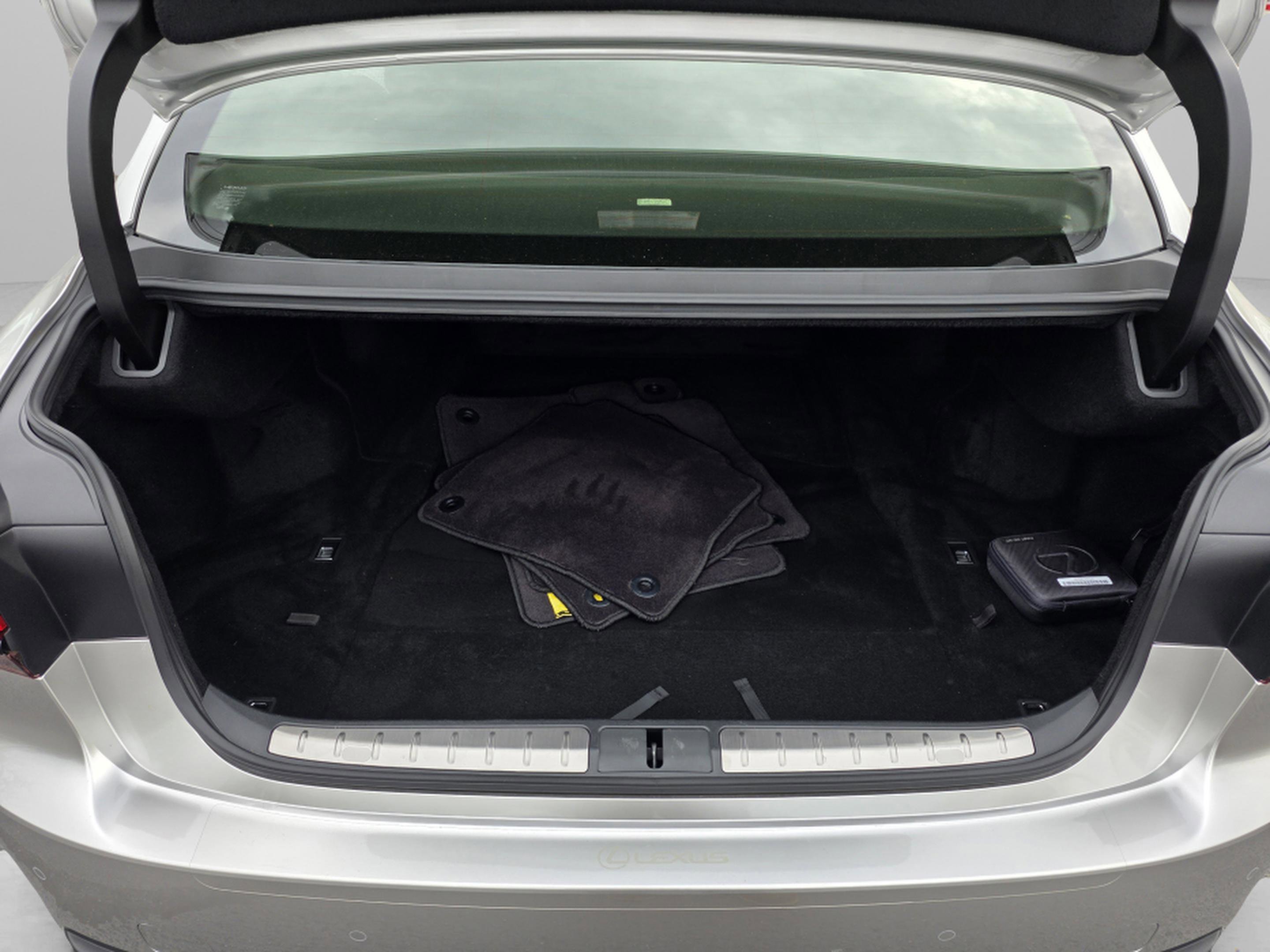 Certified 2024 Lexus LS 500 w/ Interior Upgrade Package image 32