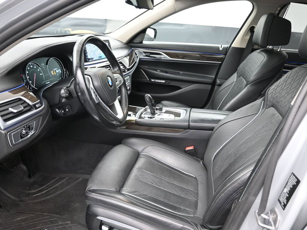 Used 2016 BMW 750i xDrive image 21