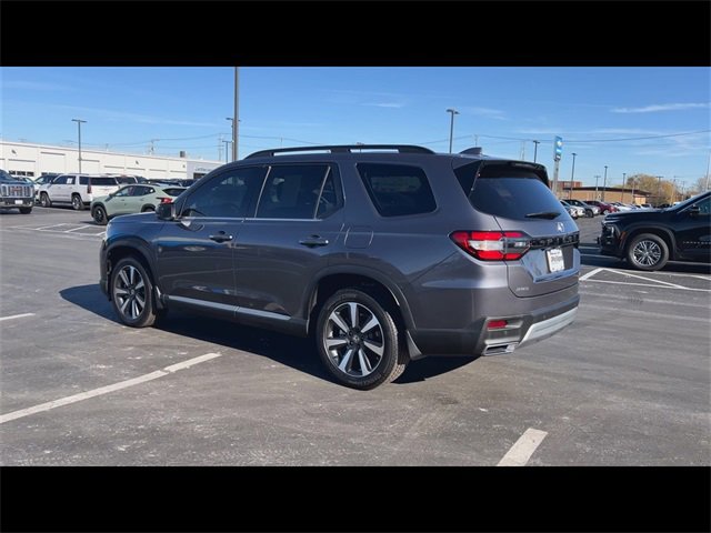 Used 2025 Honda Pilot Touring image 6