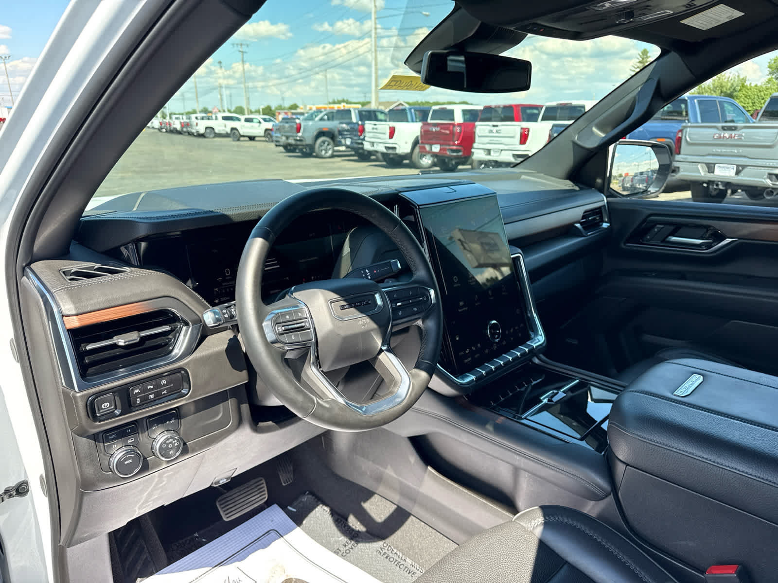 Certified 2025 GMC Yukon Denali AWD/4WD image 13