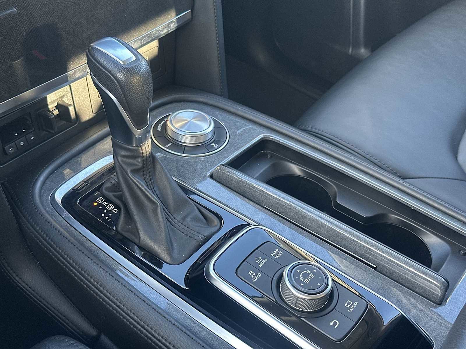 Used 2022 Nissan Armada SV image 20