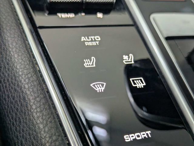 Used 2022 Porsche Panamera 4 Platinum Edition image 17