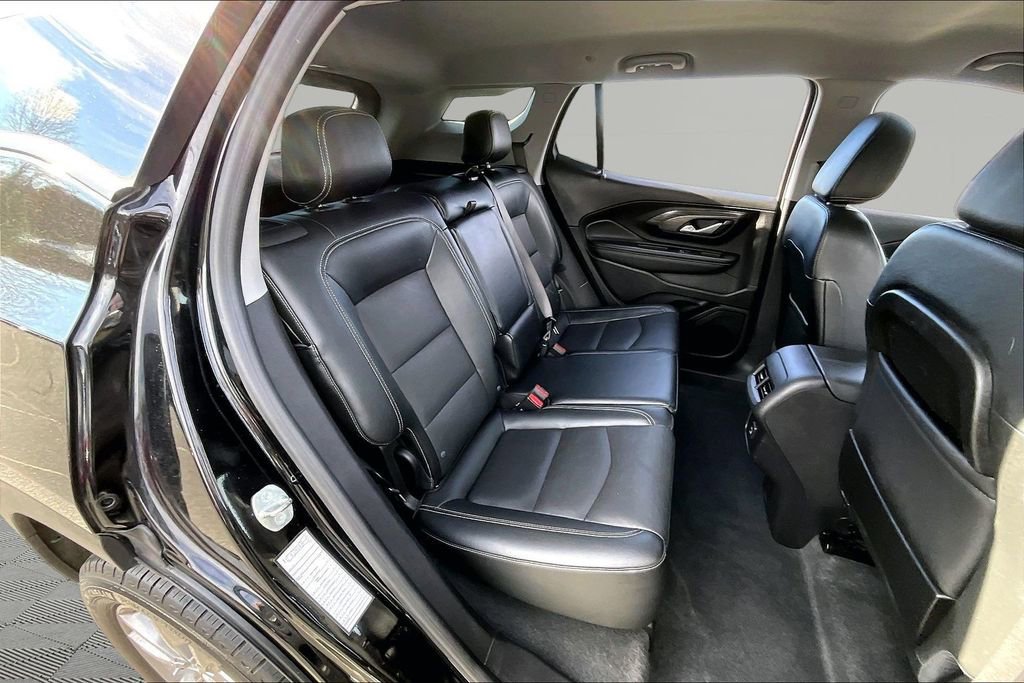 Used 2024 GMC Terrain SLT image 17