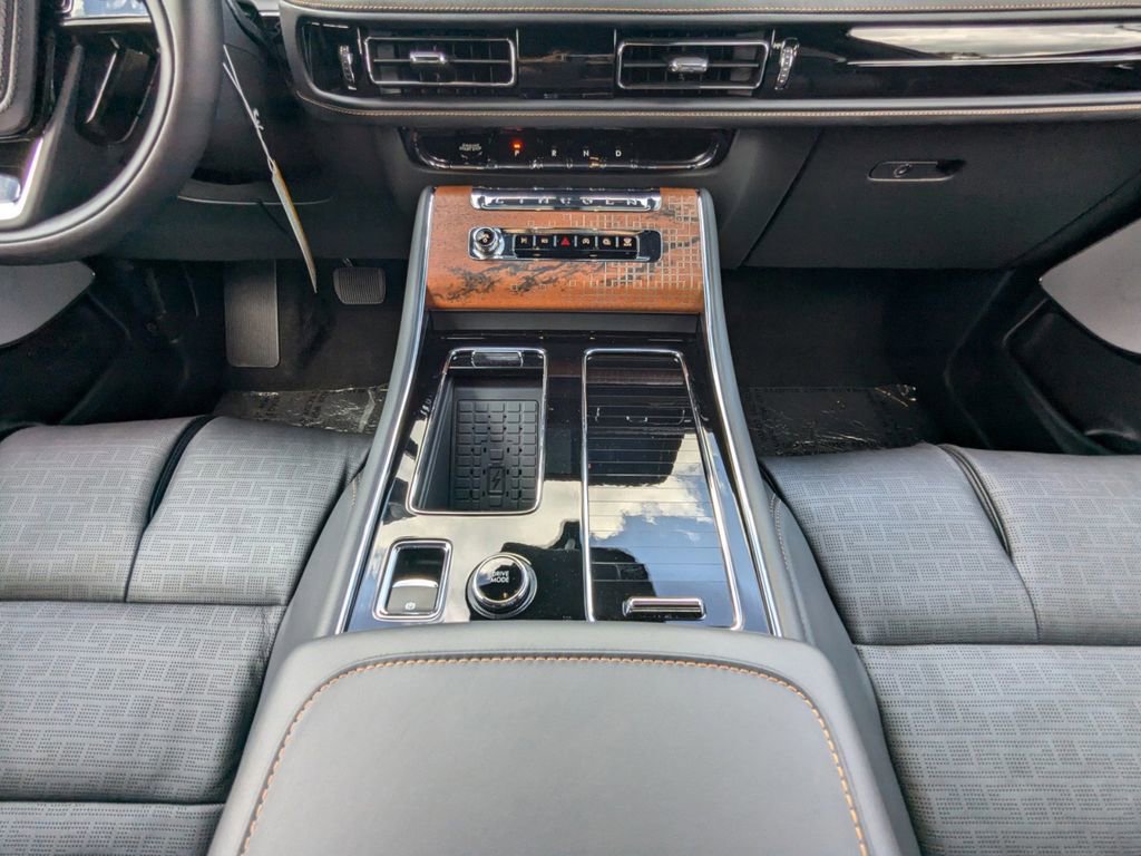 New 2025 Lincoln Aviator Black Label w/ Jet Appearance Package image 24