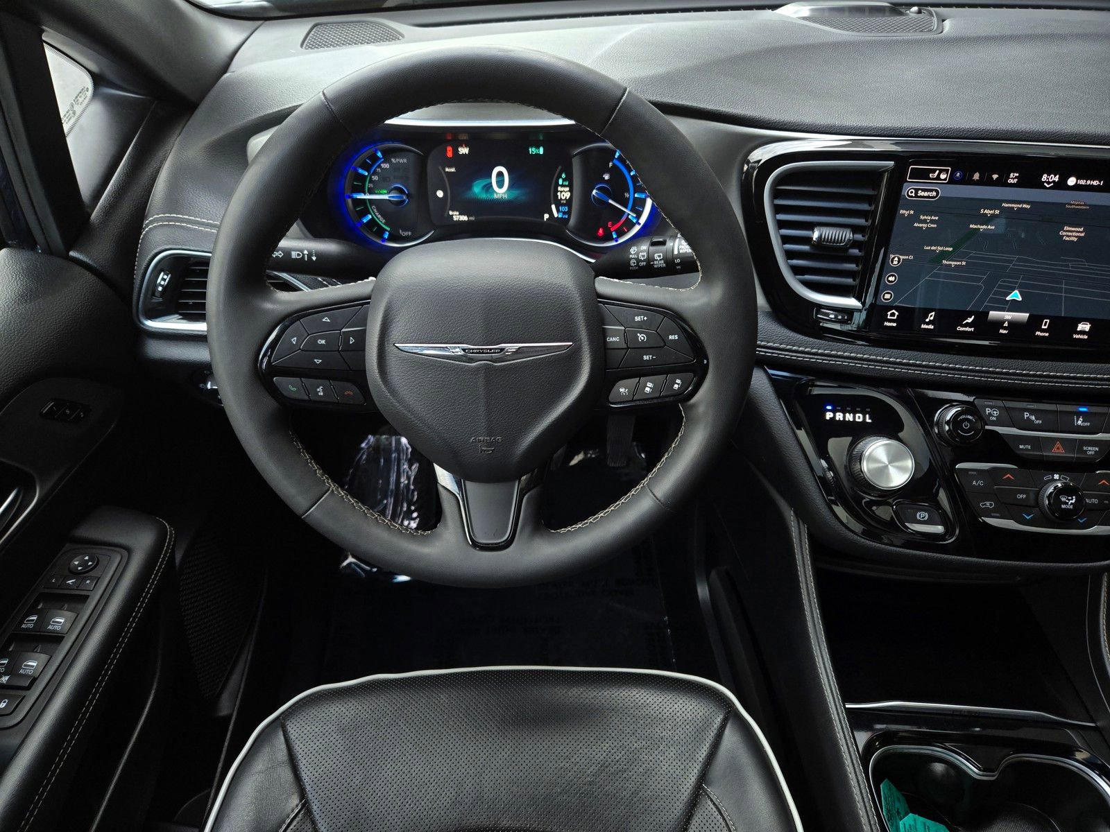 Used 2024 Chrysler Pacifica Premium FWD image 11