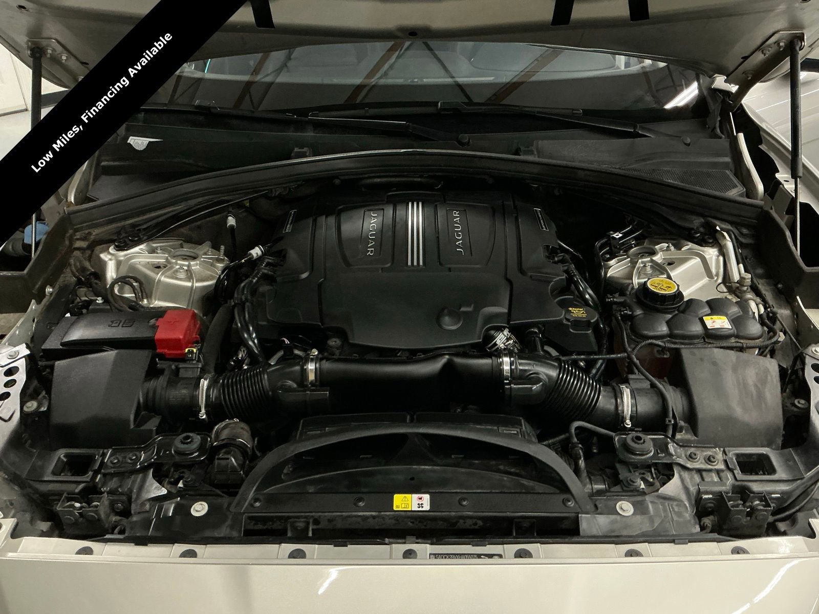 Used 2017 Jaguar F-PACE Prestige image 29