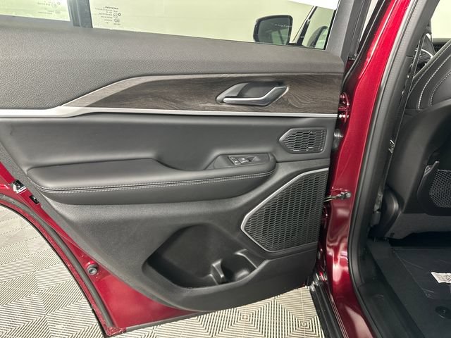 New 2026 Jeep Grand Cherokee Limited AWD/4WD image 11