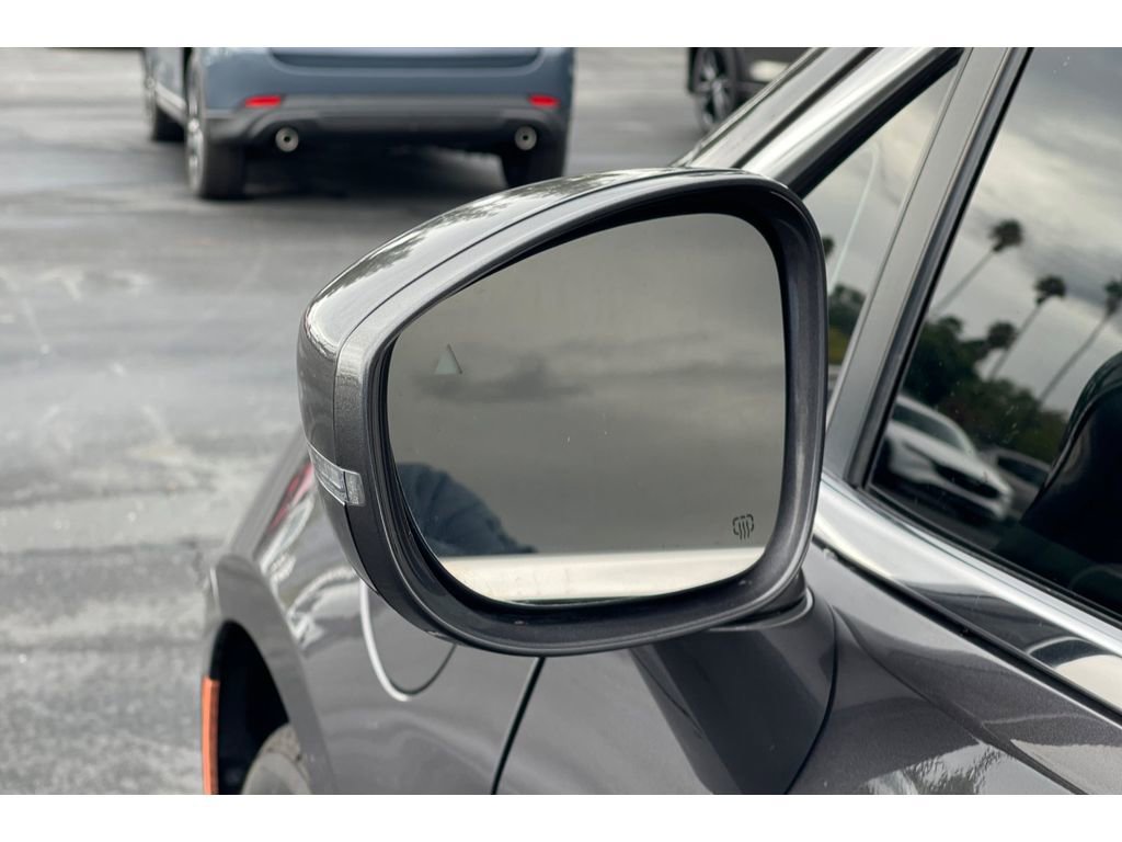 Used 2021 Chrysler Pacifica Touring w/ Uconnect Theater Family Group image 19