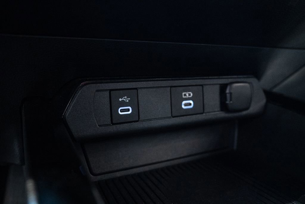 Used 2025 Toyota Prius LE image 26