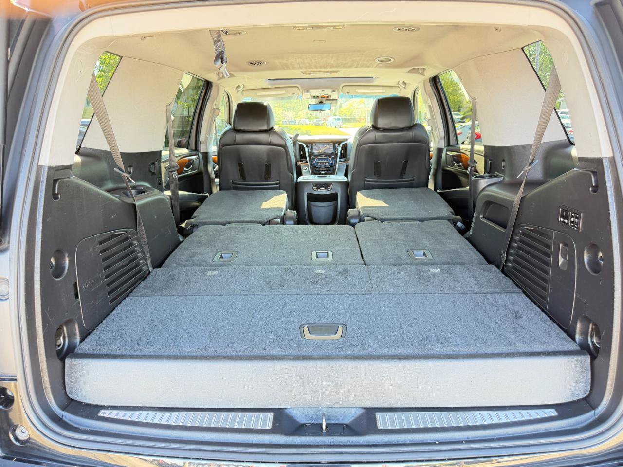 Used 2018 Cadillac Escalade Luxury AWD/4WD image 38