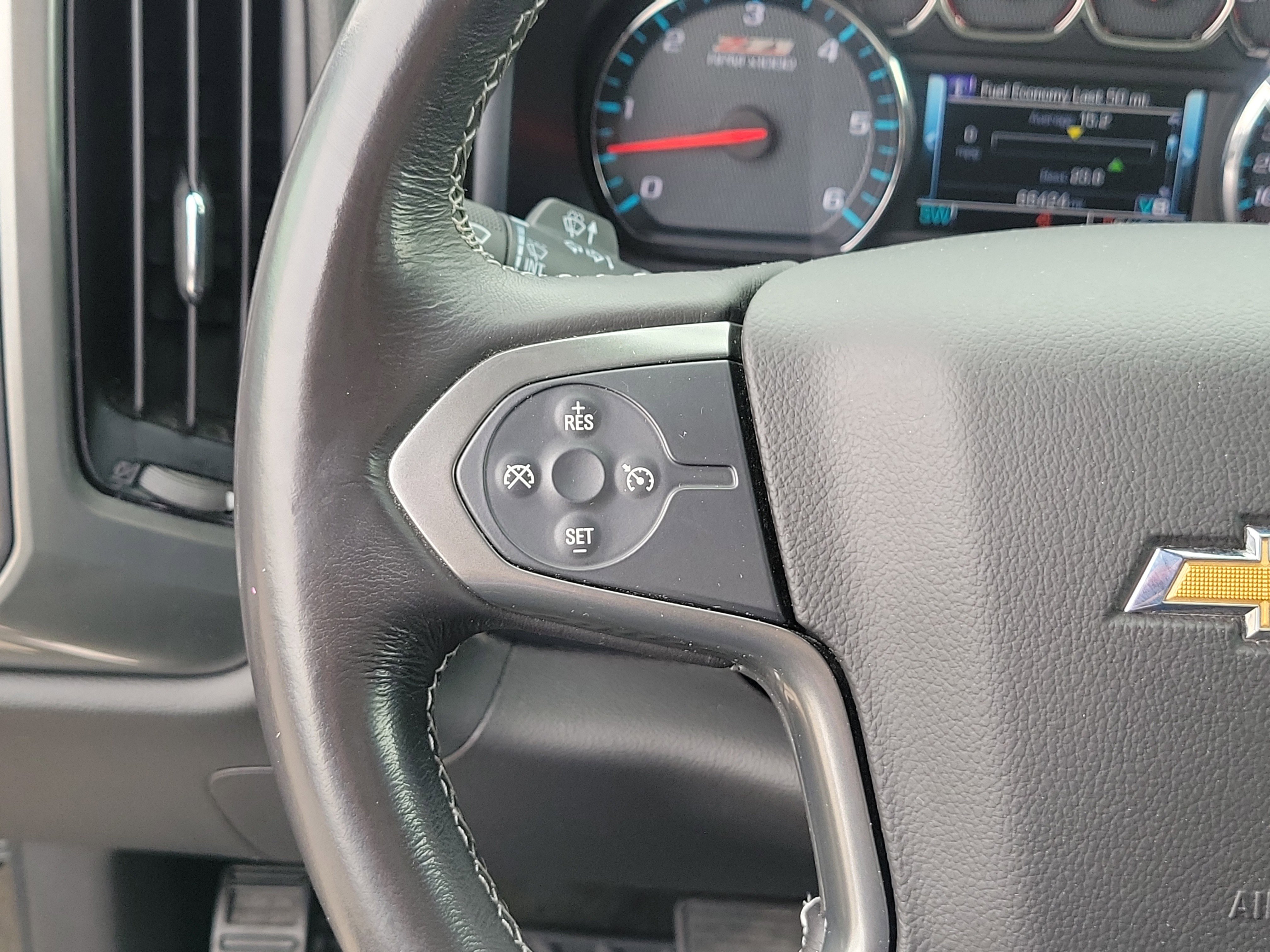 Used 2018 Chevrolet Silverado 1500 LT w/ Midnight Edition AWD/4WD image 22