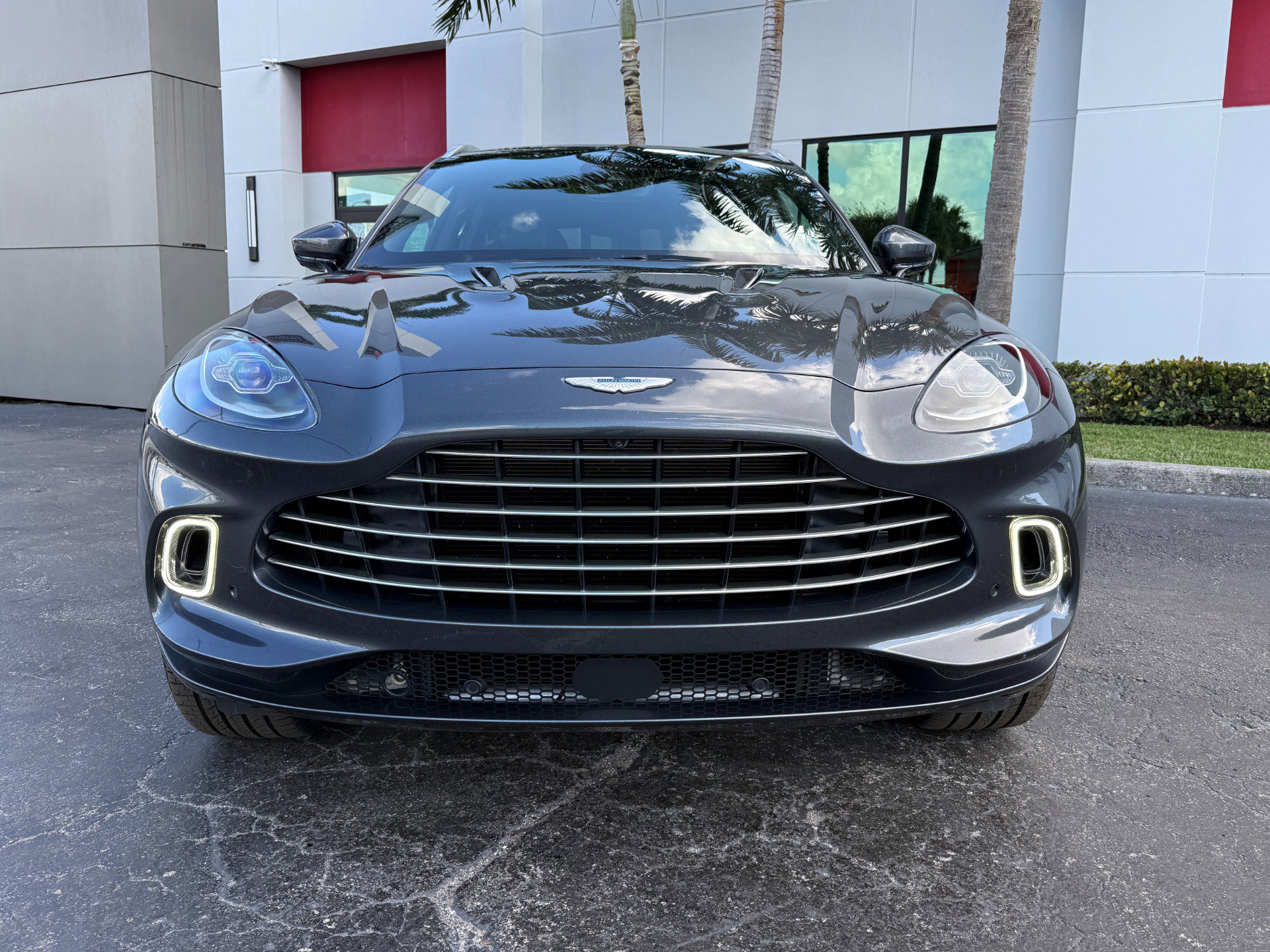 Used 2022 Aston Martin DBX AWD/4WD image 8