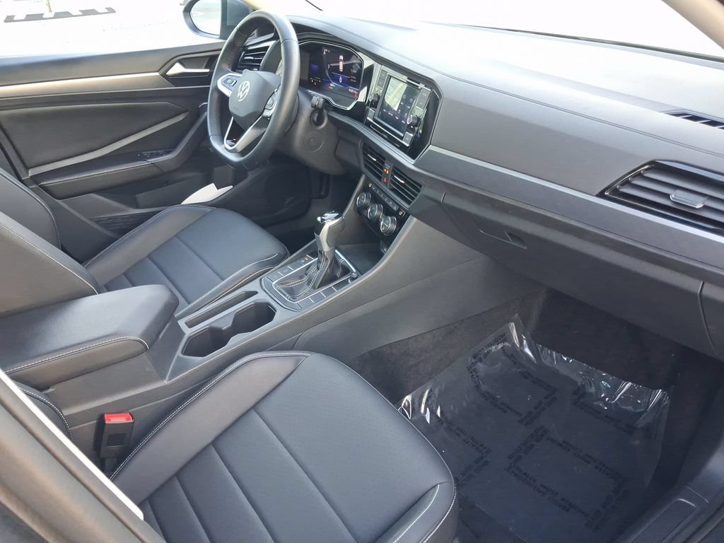 Certified 2023 Volkswagen Jetta SE w/ Panoramic Sunroof Package FWD image 28