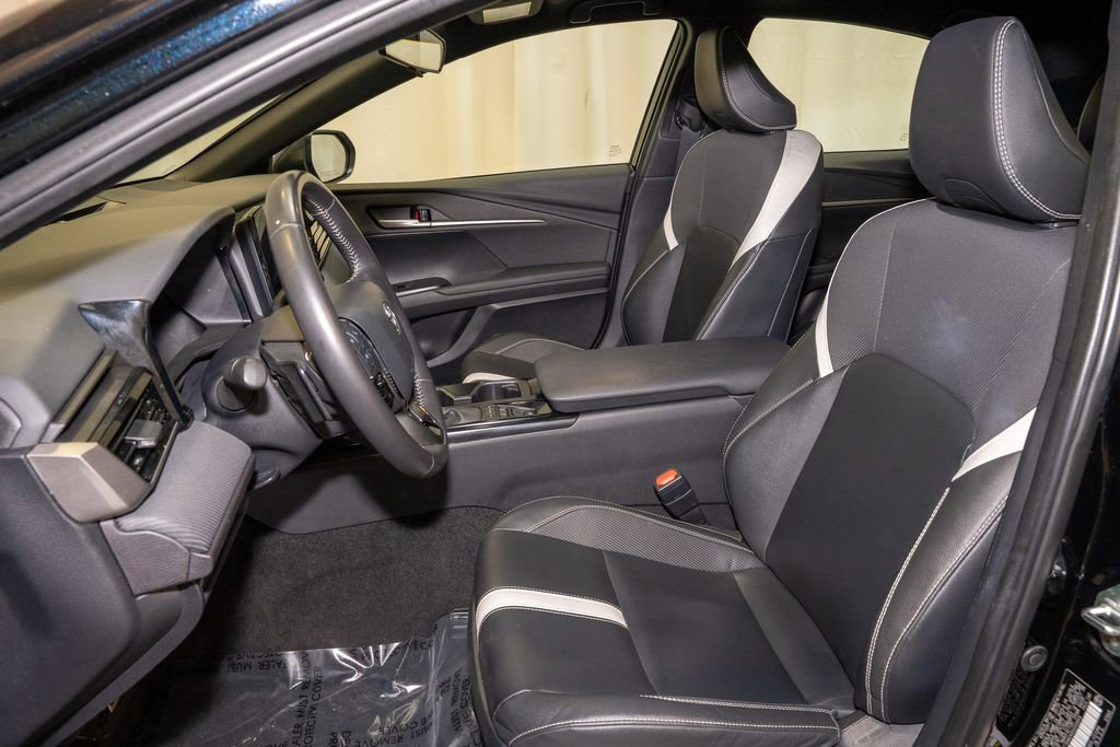 Used 2025 Toyota Camry SE image 10