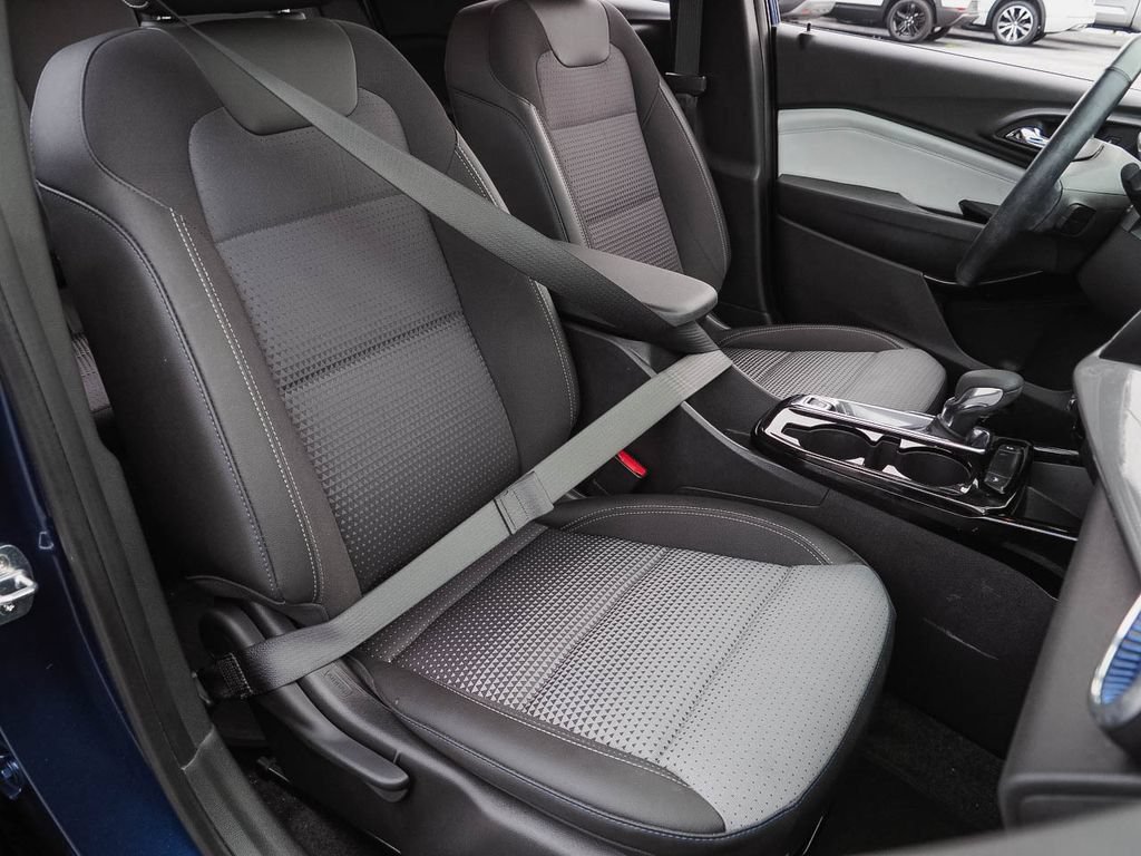 Certified 2024 Chevrolet Trax LT w/ Driver Confidence Package FWD image 17