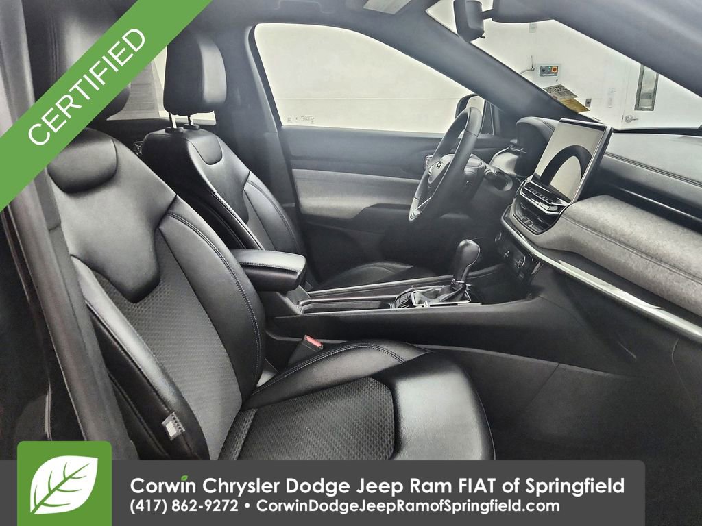 Used 2024 Jeep Compass Latitude image 32