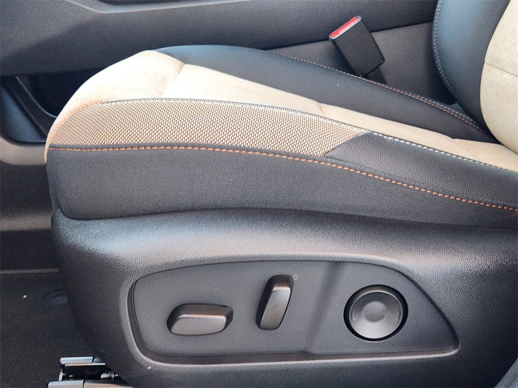 Used 2025 Chevrolet Equinox ACTIV w/ Safety and Technology Package image 20