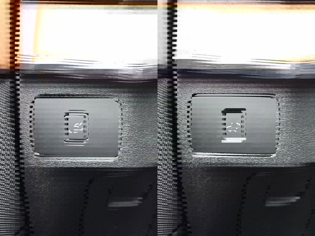 Used 2023 Volvo XC90 B6 Plus w/ Protection Package Premier image 24