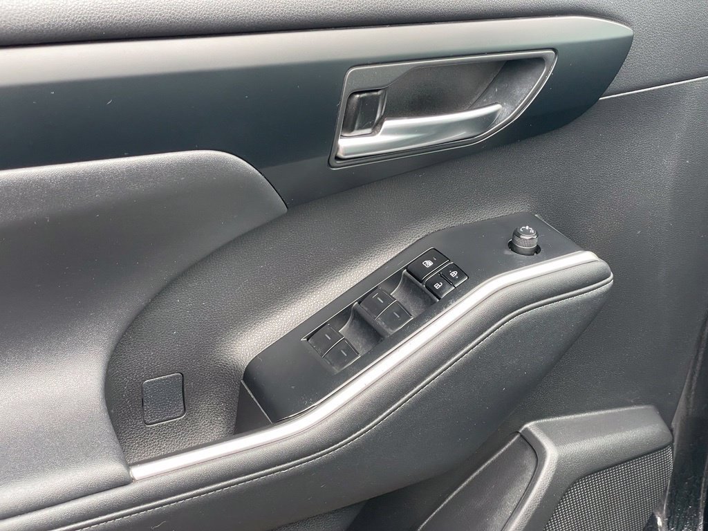 Used 2023 Toyota Highlander XLE AWD/4WD image 16