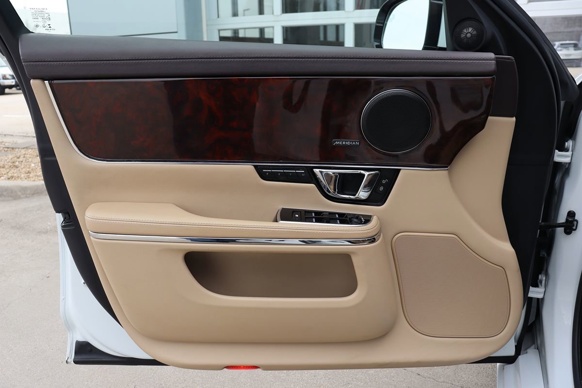 Used 2014 Jaguar XJ image 39