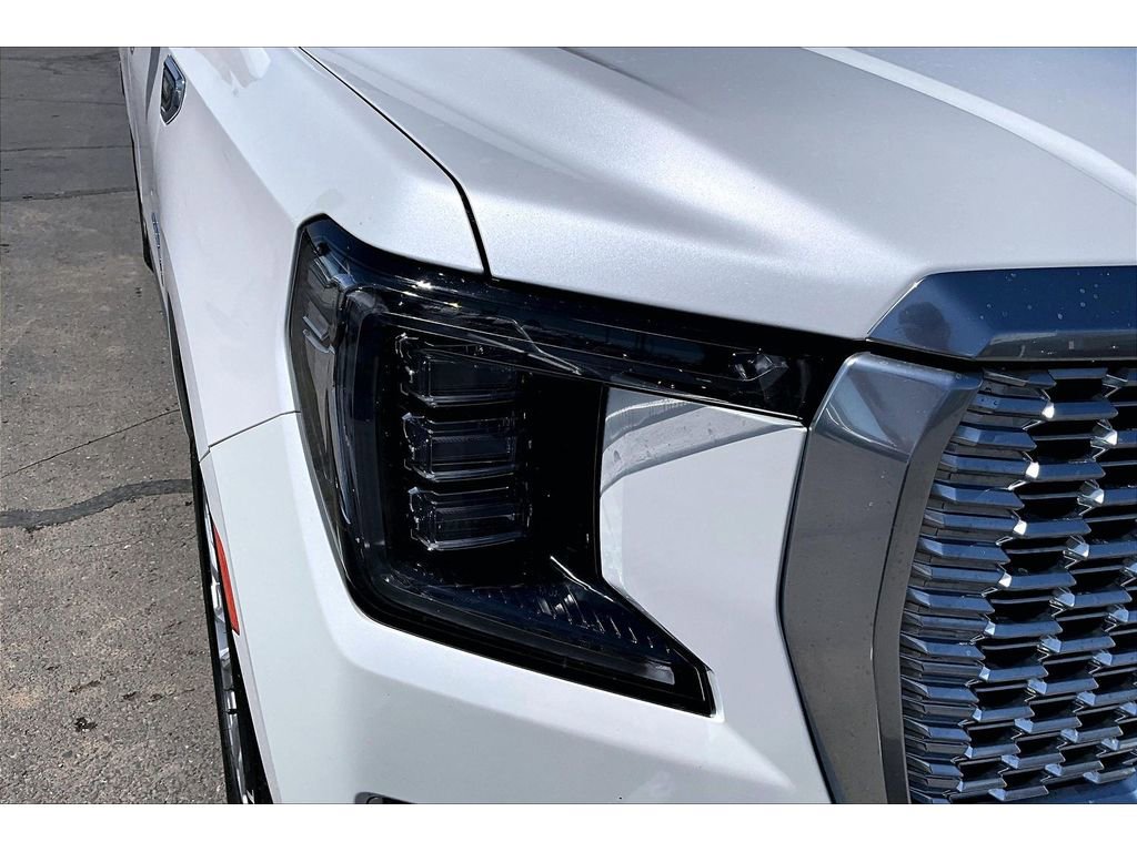 Used 2023 GMC Yukon XL Denali w/ Denali Reserve Package AWD/4WD image 29