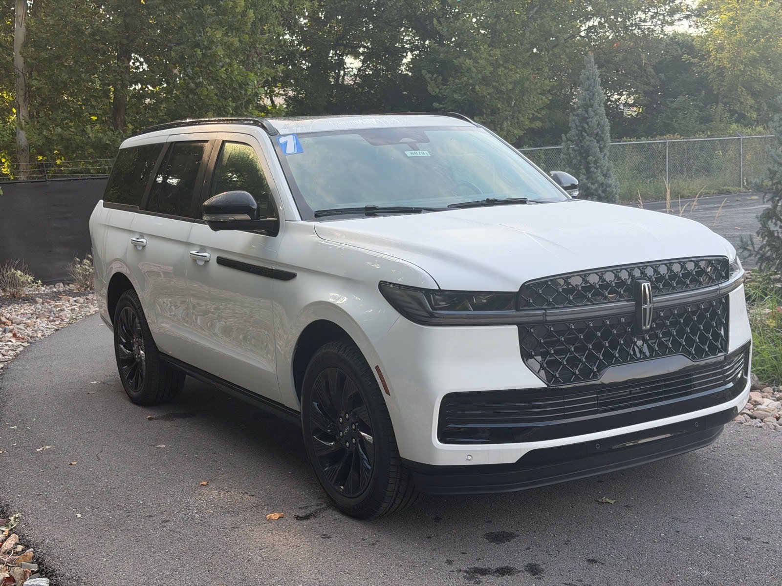 New 2027 Lincoln Navigator Reserve w/ Jet Appearance Package AWD/4WD image 7