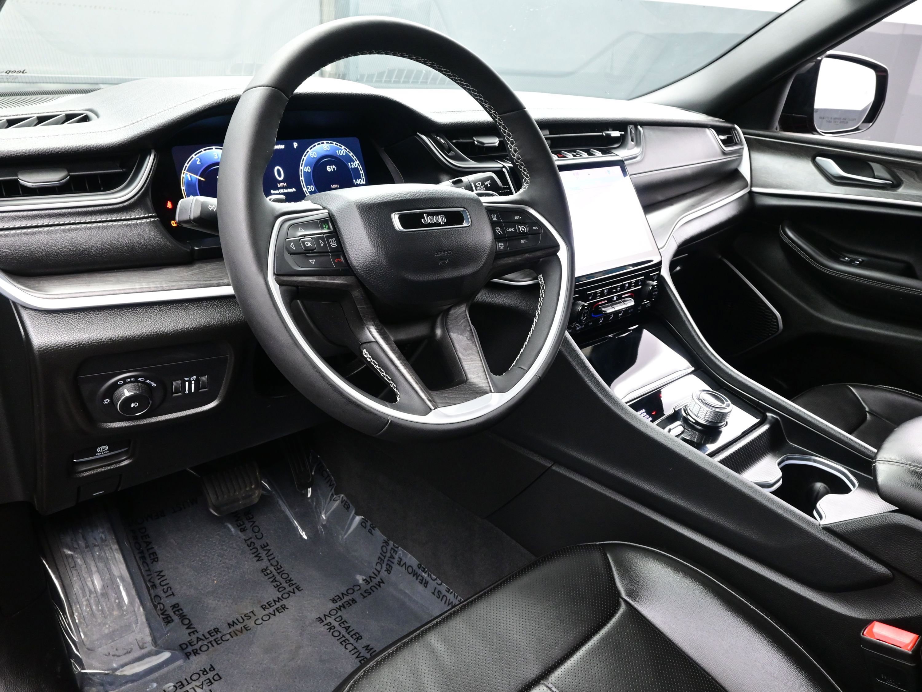 Used 2025 Jeep Grand Cherokee L Limited w/ Luxury Tech Group II image 13