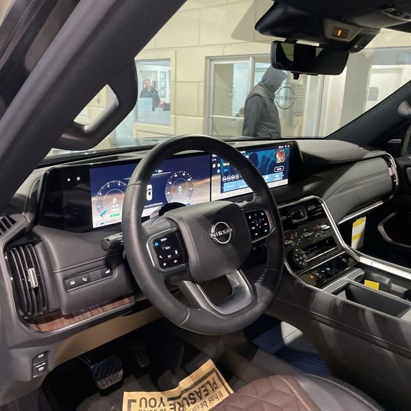 Used 2025 Nissan Armada Platinum image 30