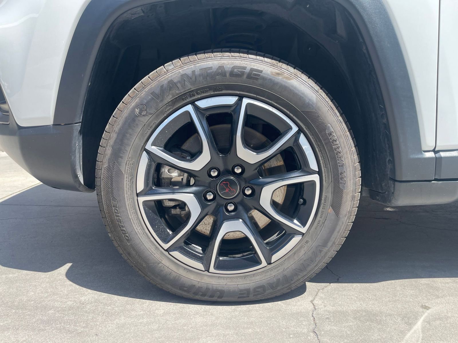 Used 2025 Jeep Compass Trailhawk image 29