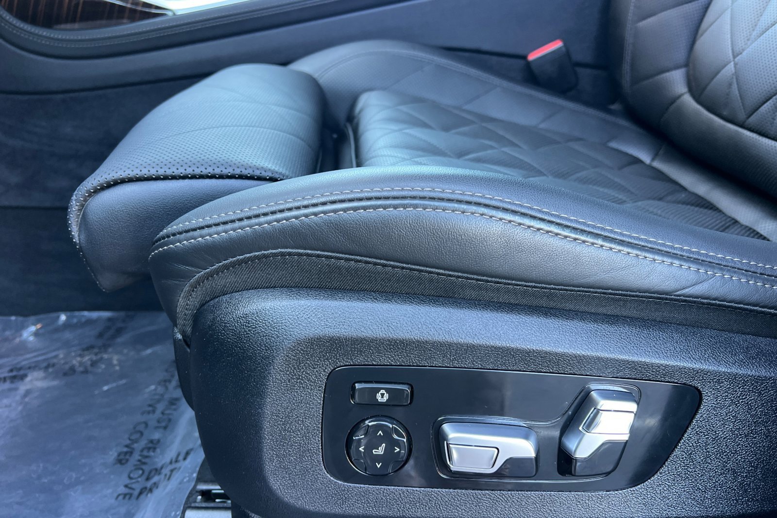 Used 2025 BMW X7 xDrive40i w/ Climate Comfort Package image 13