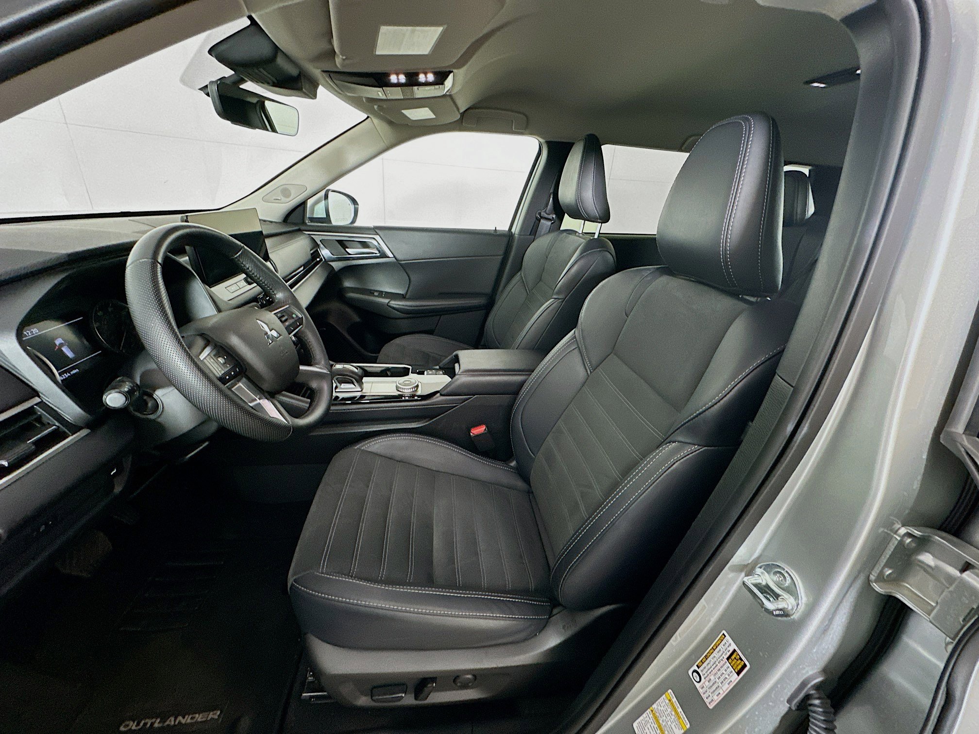 Used 2025 Mitsubishi Outlander SE AWD/4WD image 13